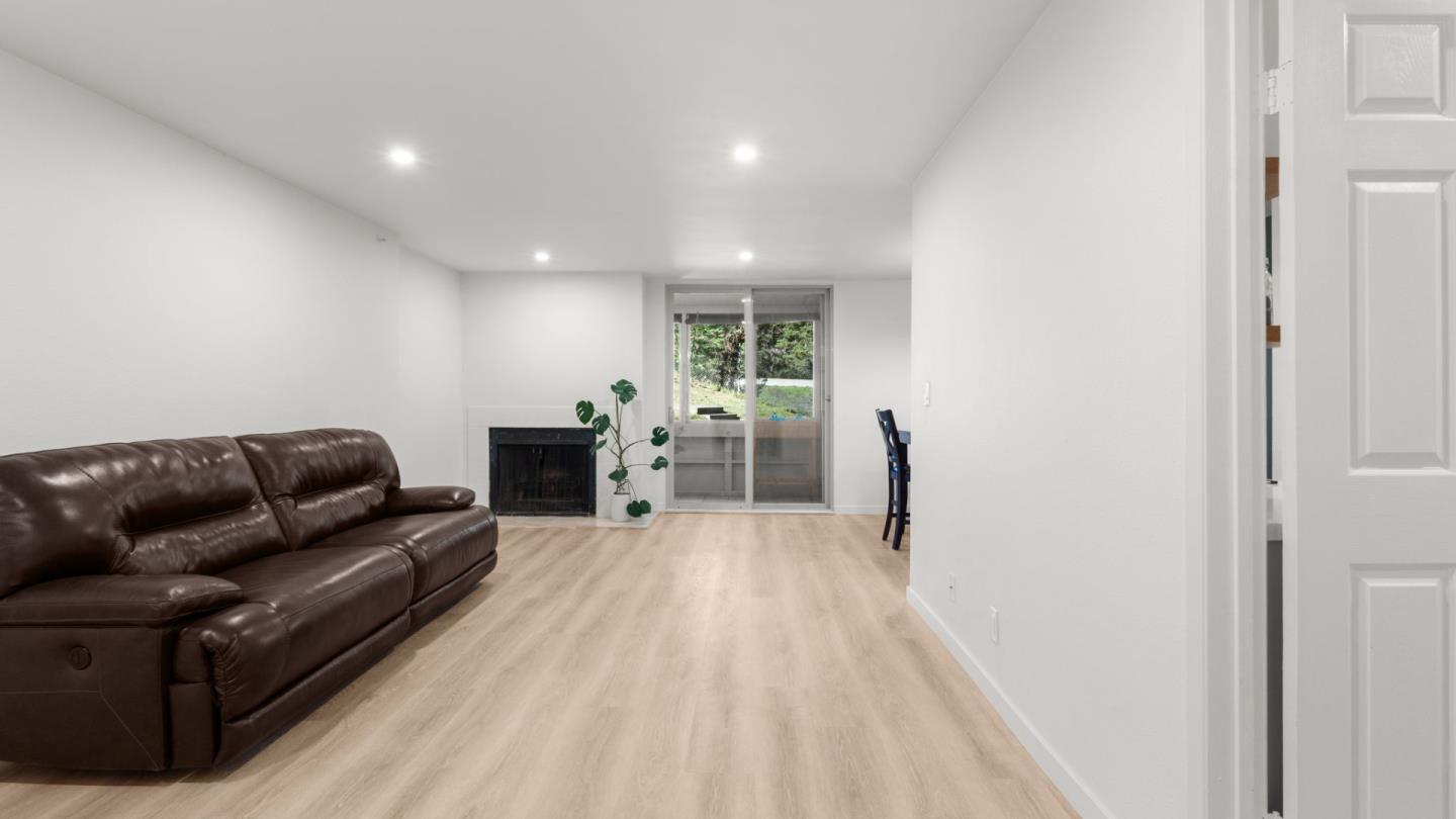 Detail Gallery Image 2 of 33 For 332 Philip Dr #110,  Daly City,  CA 94015 - 3 Beds | 2 Baths