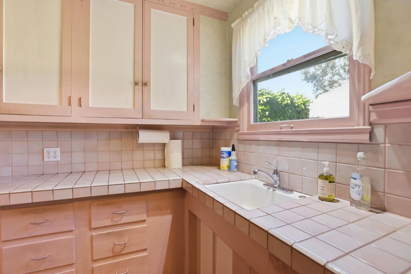 Detail Gallery Image 12 of 42 For 608 Peninsula Ave, Burlingame,  CA 94010 - 4 Beds | 1/1 Baths