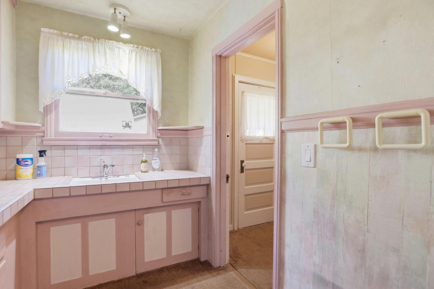 Detail Gallery Image 13 of 42 For 608 Peninsula Ave, Burlingame,  CA 94010 - 4 Beds | 1/1 Baths