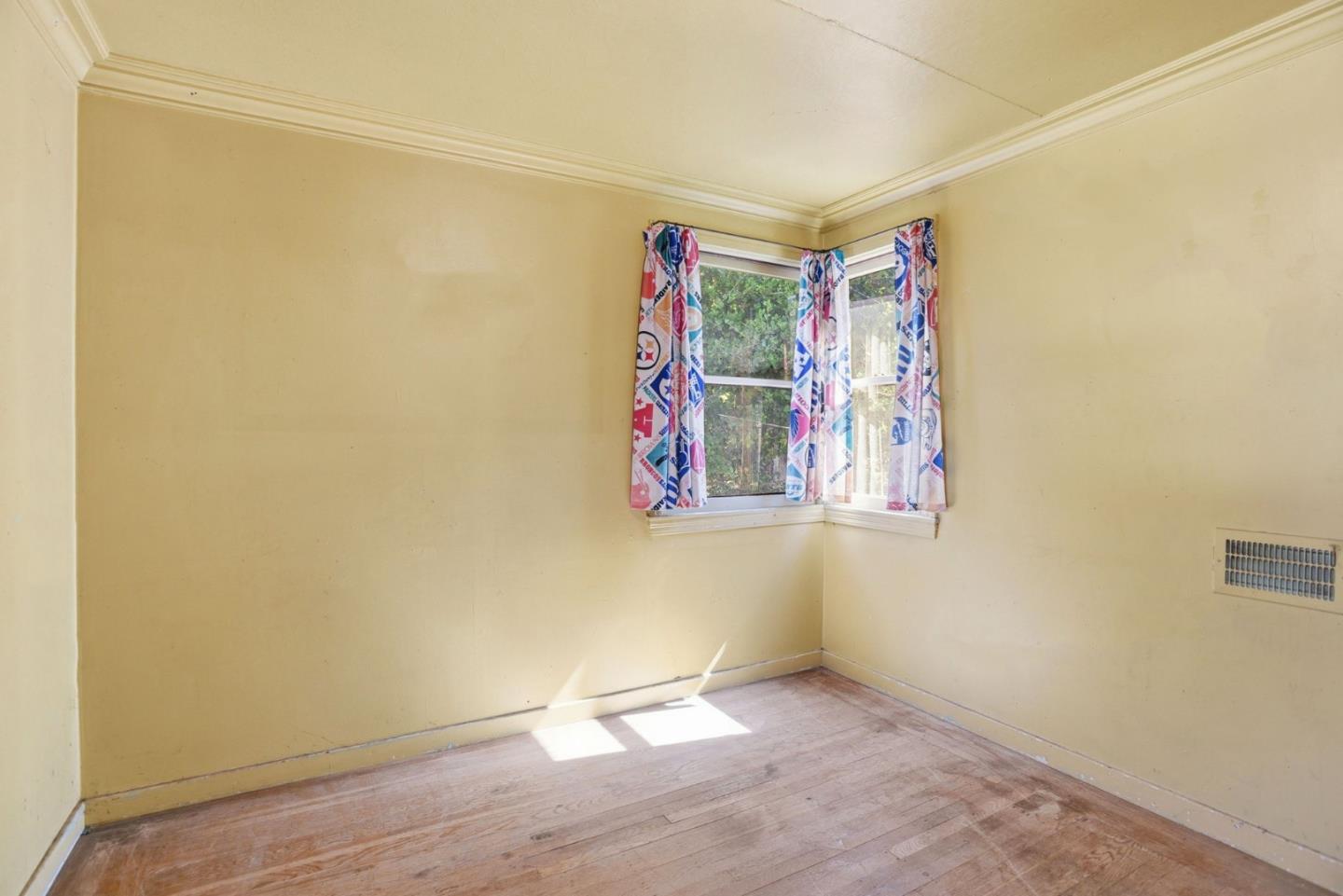 Detail Gallery Image 21 of 42 For 608 Peninsula Ave, Burlingame,  CA 94010 - 4 Beds | 1/1 Baths