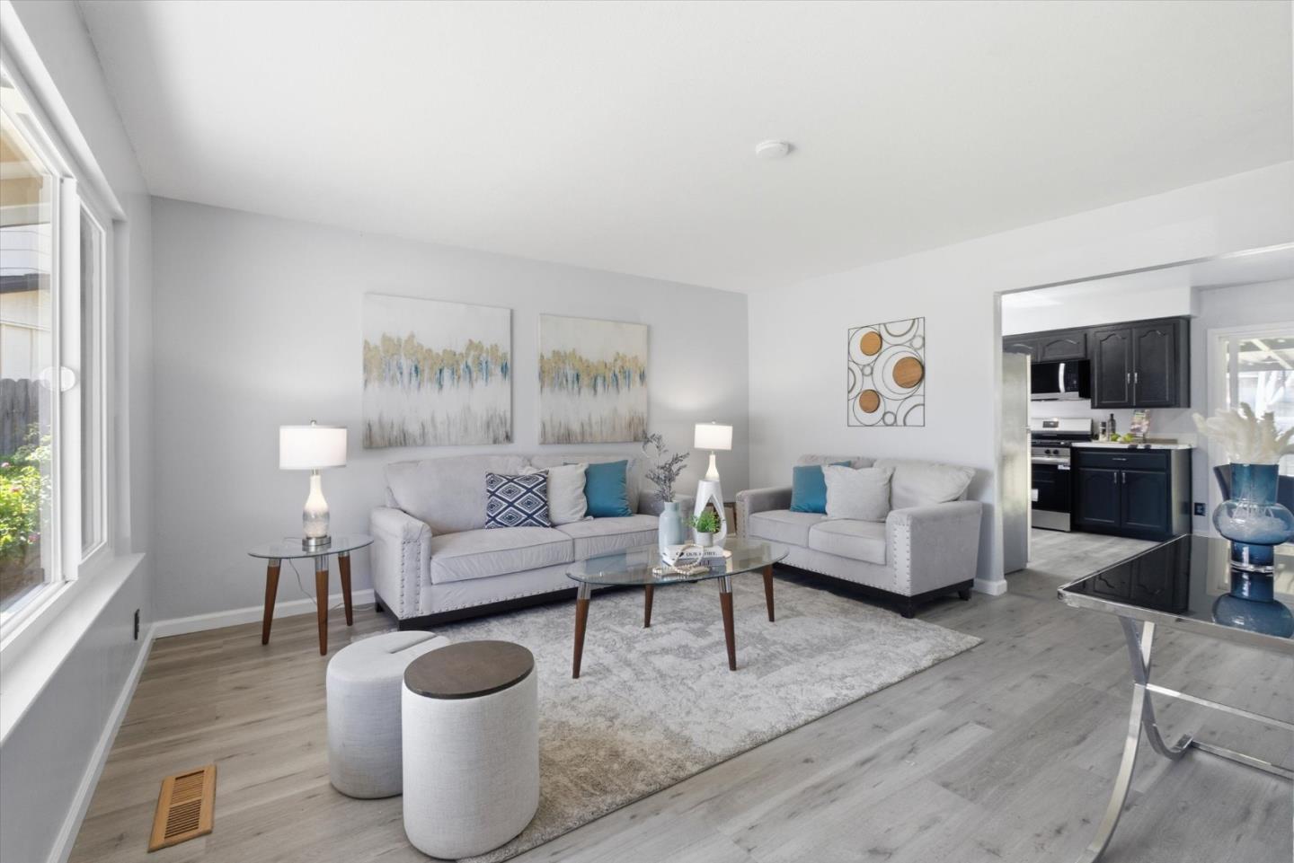 Detail Gallery Image 11 of 49 For 137 Carling Ct, San Jose,  CA 95111 - 4 Beds | 2/1 Baths