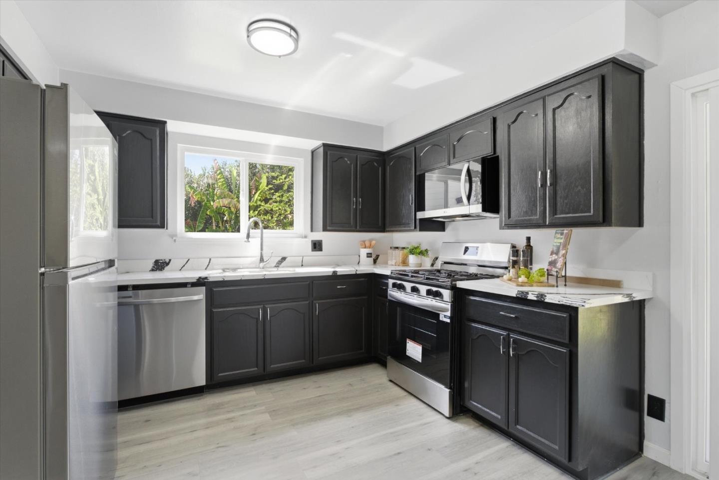 Detail Gallery Image 18 of 49 For 137 Carling Ct, San Jose,  CA 95111 - 4 Beds | 2/1 Baths