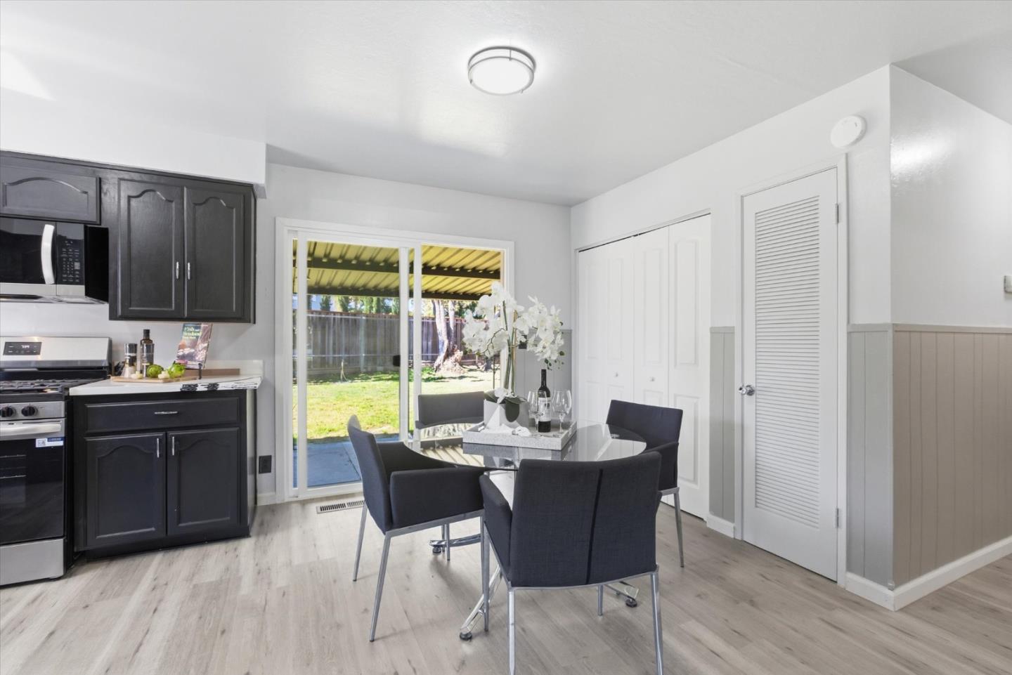 Detail Gallery Image 5 of 49 For 137 Carling Ct, San Jose,  CA 95111 - 4 Beds | 2/1 Baths