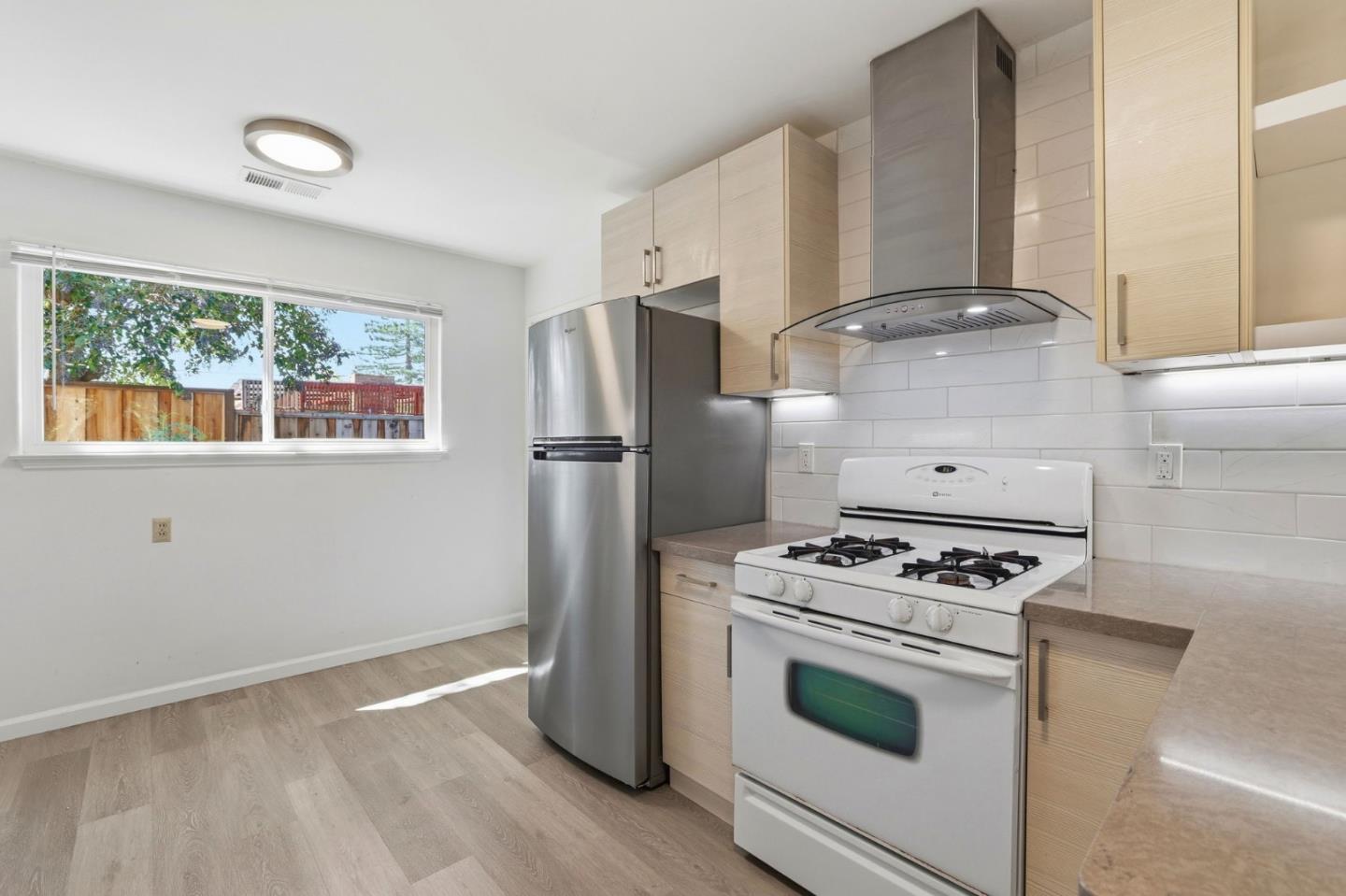 Detail Gallery Image 12 of 37 For 111 Nancy Ct, Mountain View,  CA 94041 - 4 Beds | 2 Baths