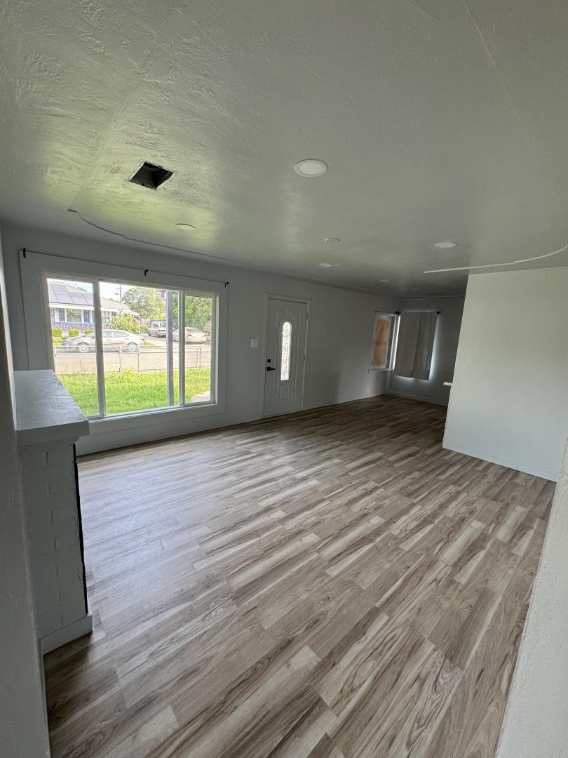 Detail Gallery Image 5 of 15 For 1854 De Ovan, Stockton,  CA 95204 - 3 Beds | 1 Baths