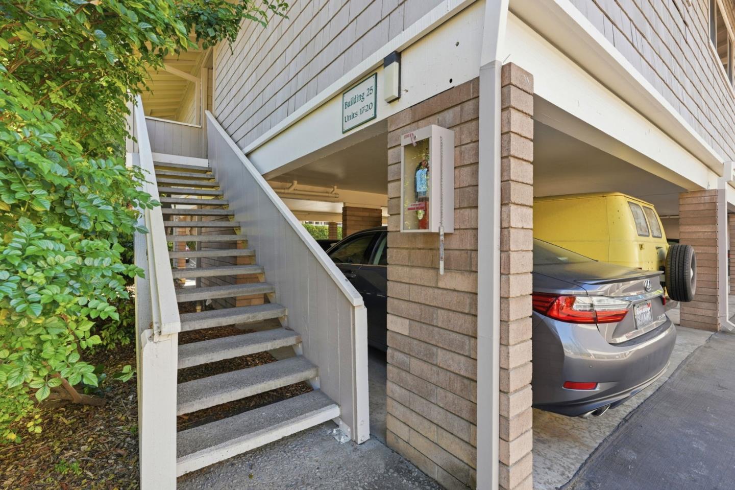 Browse active condo listings in MOUNTAIN VIEW