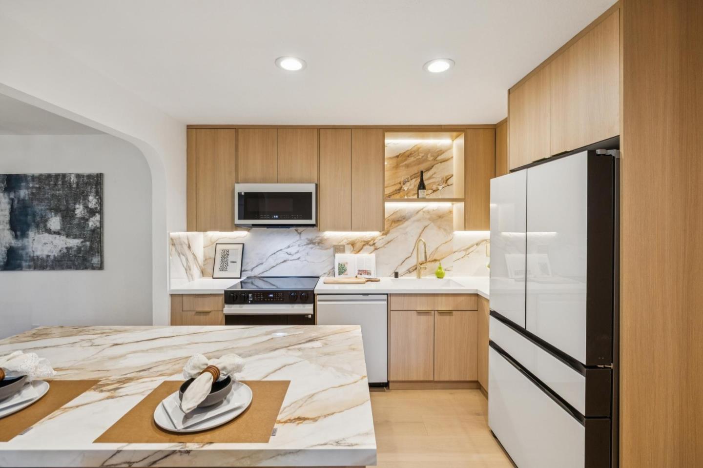 Detail Gallery Image 10 of 27 For 142 Mission Dr, East Palo Alto,  CA 94303 - 2 Beds | 2 Baths