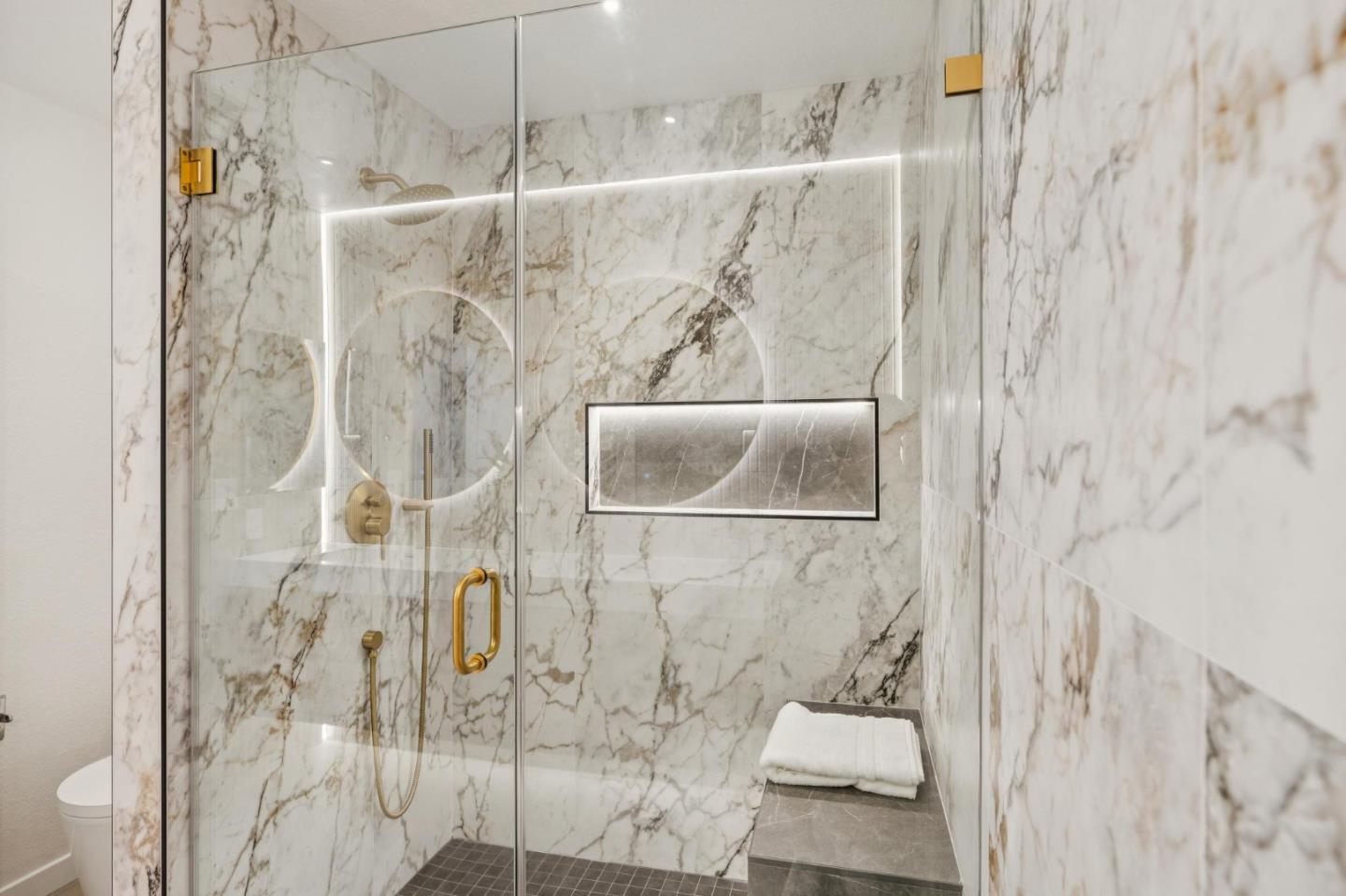 Detail Gallery Image 19 of 27 For 142 Mission Dr, East Palo Alto,  CA 94303 - 2 Beds | 2 Baths