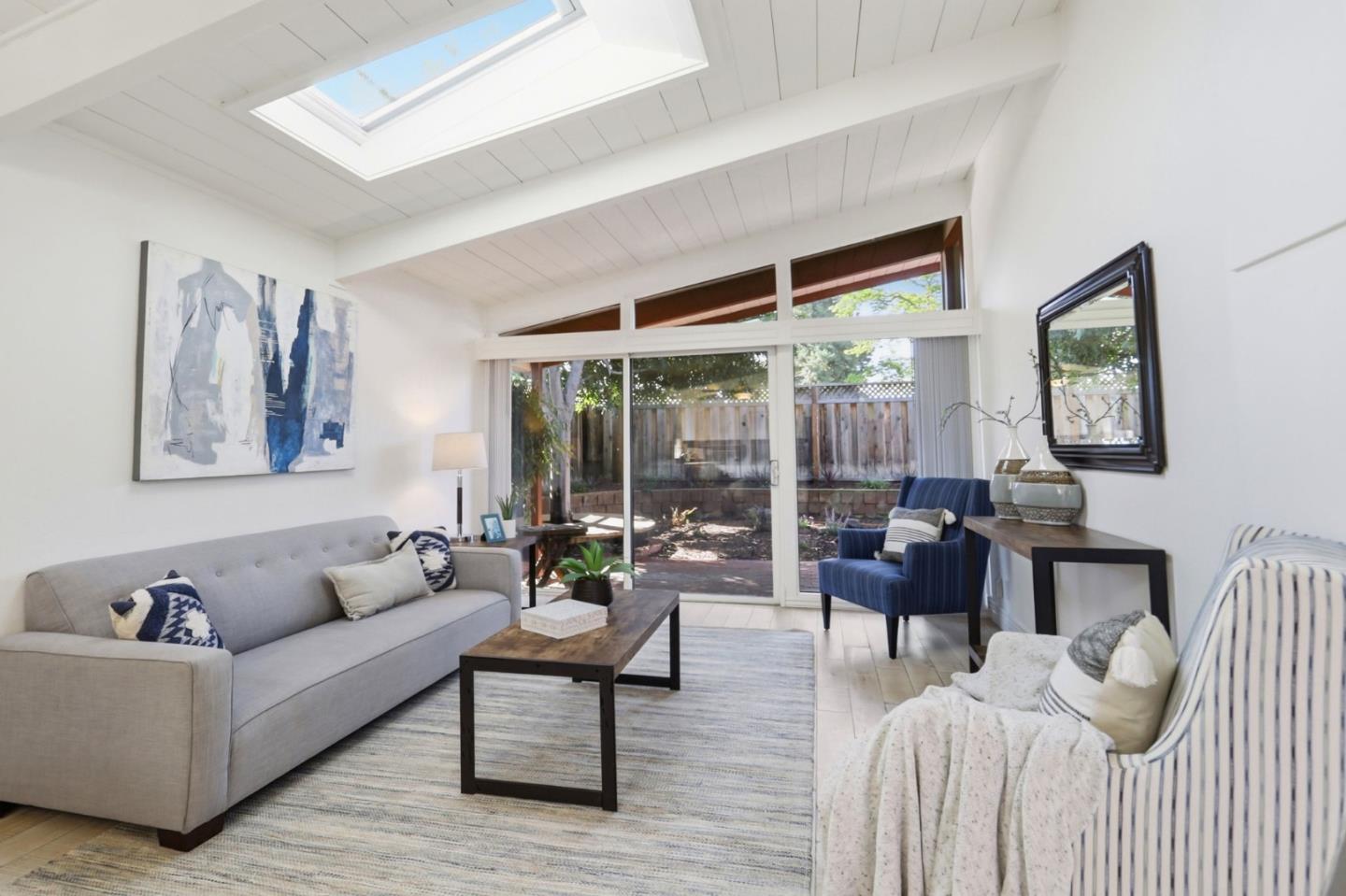 Detail Gallery Image 11 of 40 For 666 Ashbourne Dr, Sunnyvale,  CA 94087 - 4 Beds | 2/1 Baths