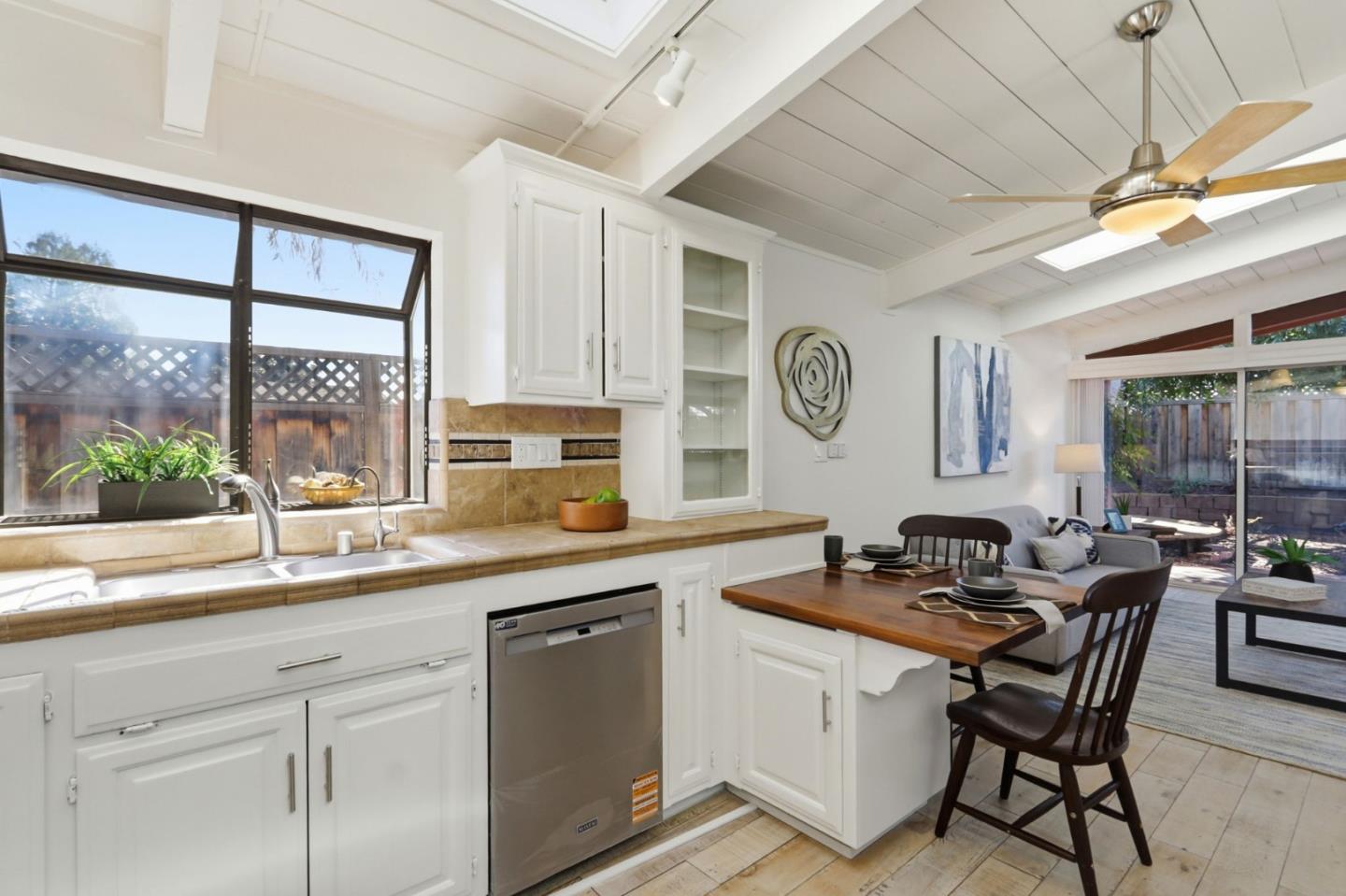 Detail Gallery Image 17 of 40 For 666 Ashbourne Dr, Sunnyvale,  CA 94087 - 4 Beds | 2/1 Baths