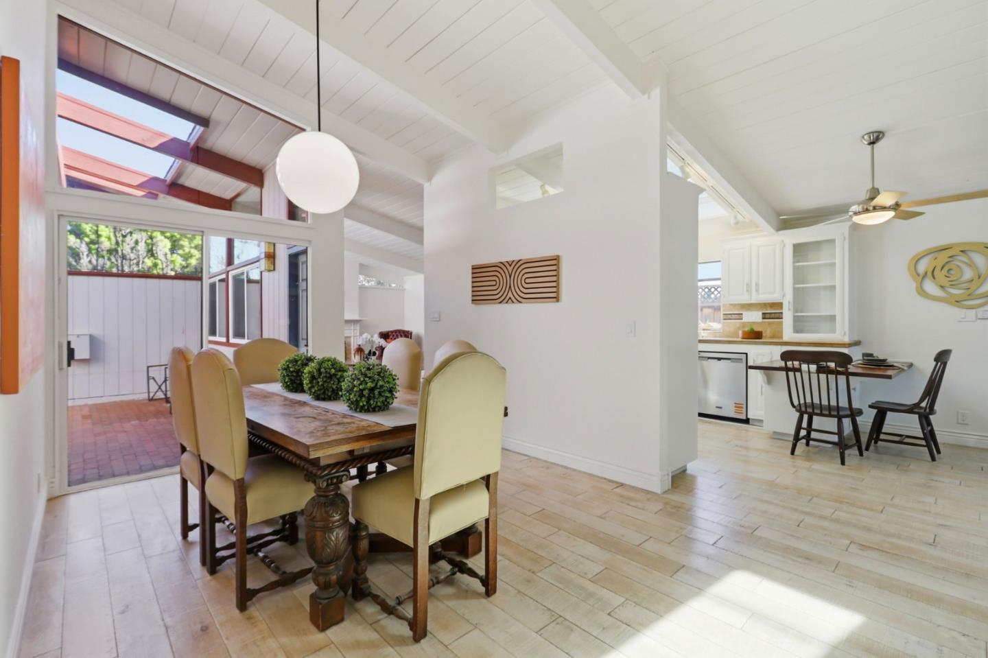 Detail Gallery Image 19 of 40 For 666 Ashbourne Dr, Sunnyvale,  CA 94087 - 4 Beds | 2/1 Baths