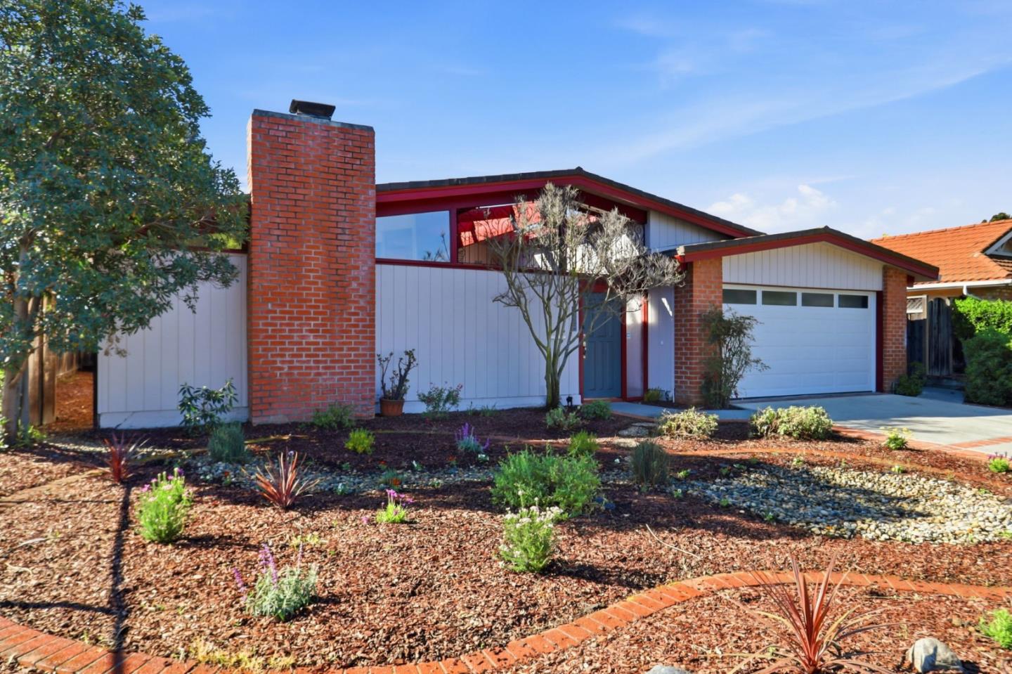 Detail Gallery Image 2 of 40 For 666 Ashbourne Dr, Sunnyvale,  CA 94087 - 4 Beds | 2/1 Baths