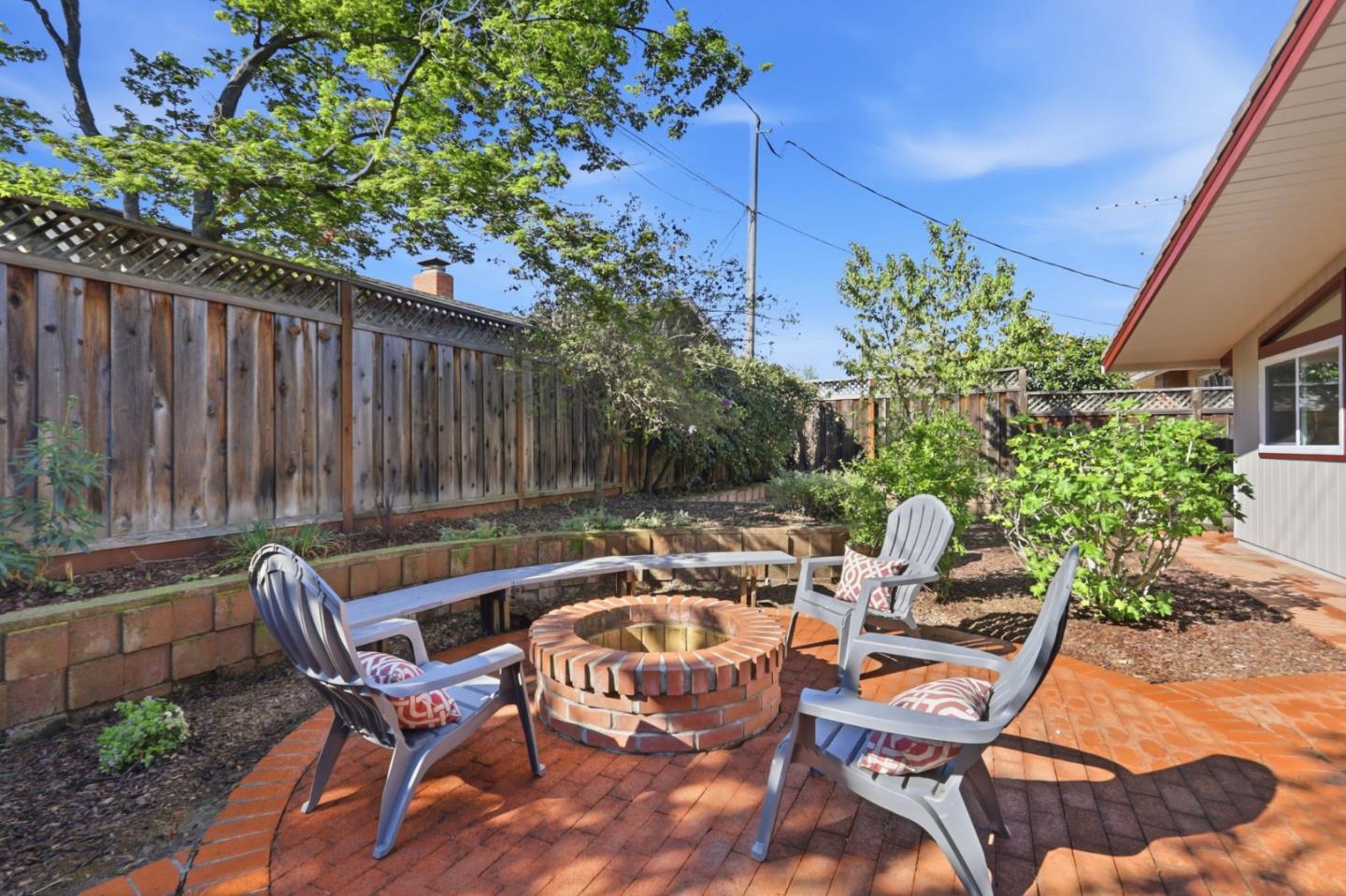 Detail Gallery Image 37 of 40 For 666 Ashbourne Dr, Sunnyvale,  CA 94087 - 4 Beds | 2/1 Baths