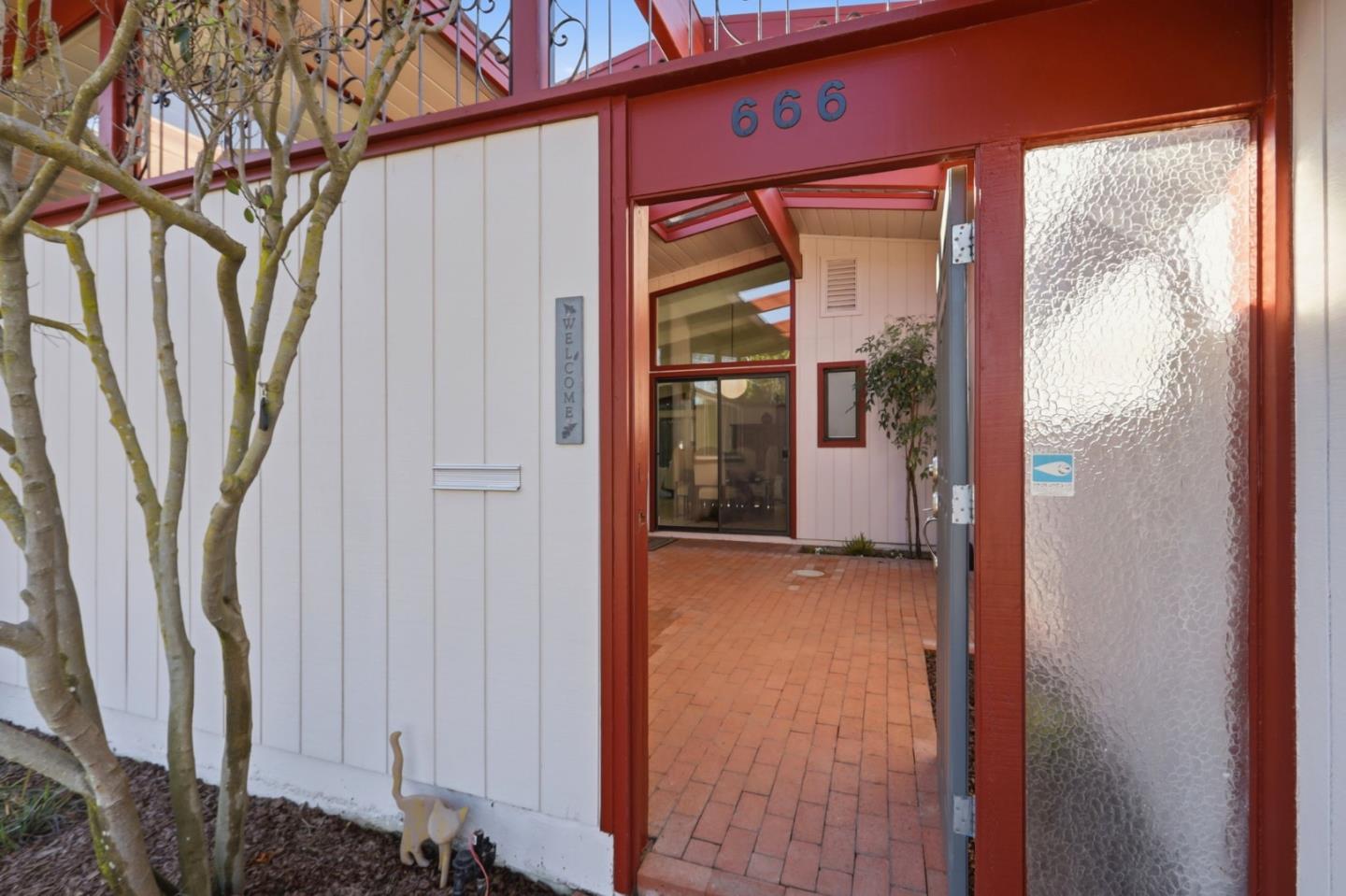 Detail Gallery Image 38 of 40 For 666 Ashbourne Dr, Sunnyvale,  CA 94087 - 4 Beds | 2/1 Baths