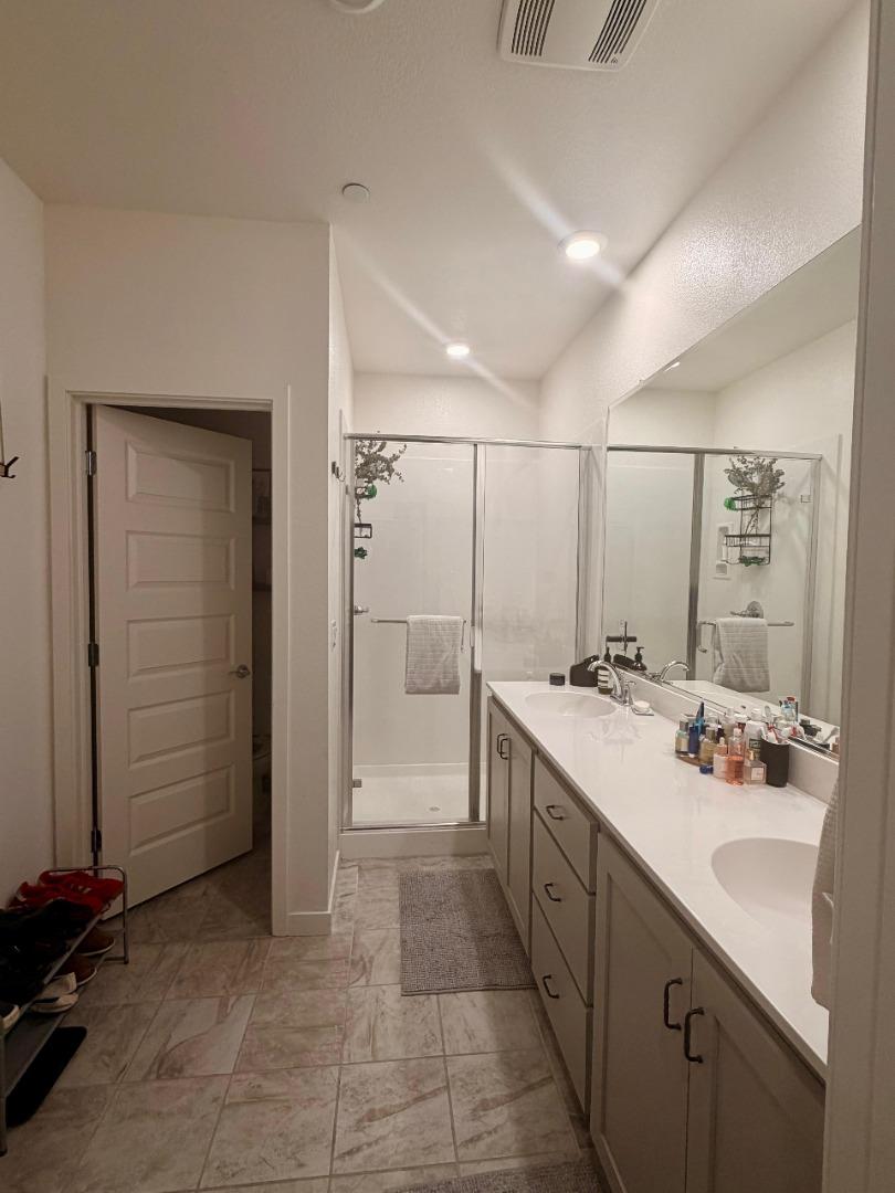 Detail Gallery Image 13 of 19 For 1659 18th, Oakland,  CA 94607 - 2 Beds | 2/2 Baths