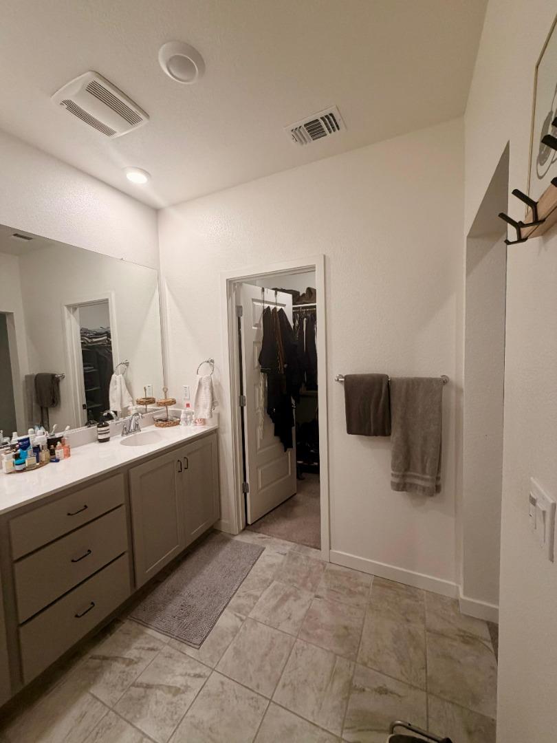 Detail Gallery Image 14 of 19 For 1659 18th, Oakland,  CA 94607 - 2 Beds | 2/2 Baths