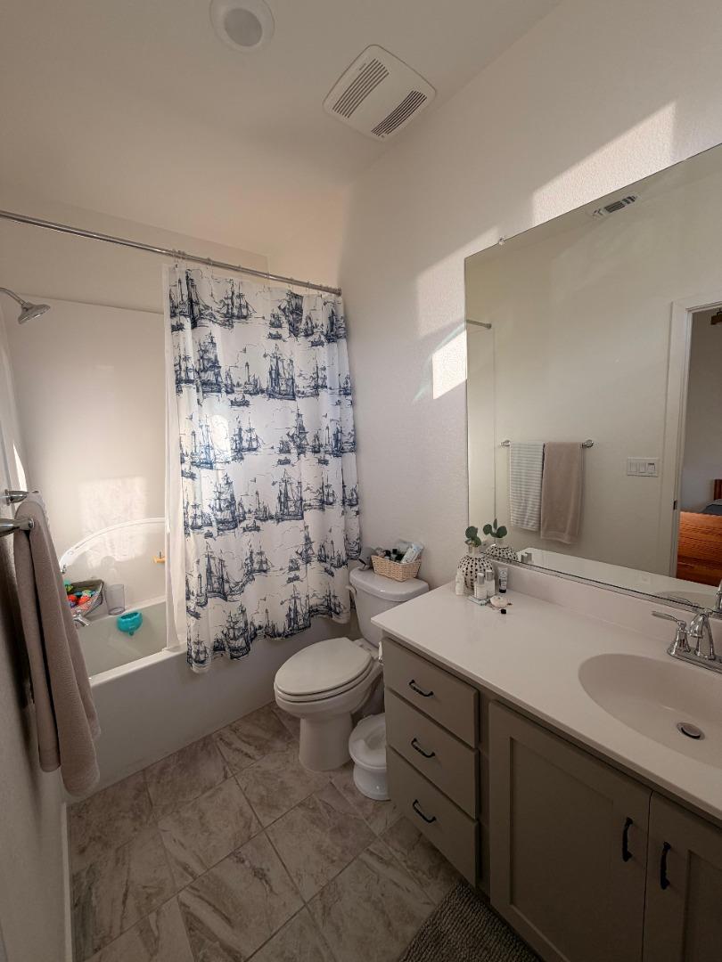 Detail Gallery Image 17 of 19 For 1659 18th, Oakland,  CA 94607 - 2 Beds | 2/2 Baths