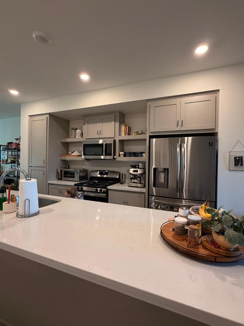 Detail Gallery Image 6 of 19 For 1659 18th, Oakland,  CA 94607 - 2 Beds | 2/2 Baths