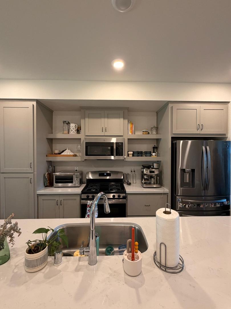 Detail Gallery Image 7 of 19 For 1659 18th, Oakland,  CA 94607 - 2 Beds | 2/2 Baths