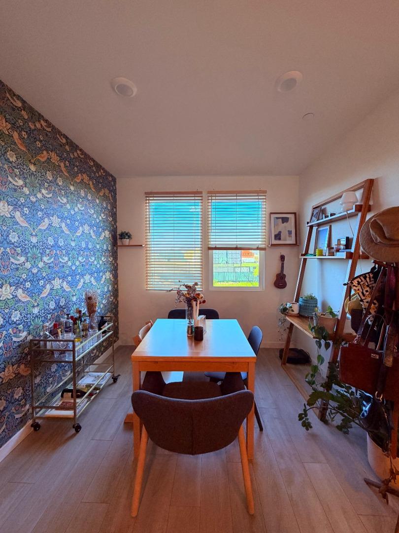 Detail Gallery Image 8 of 19 For 1659 18th, Oakland,  CA 94607 - 2 Beds | 2/2 Baths