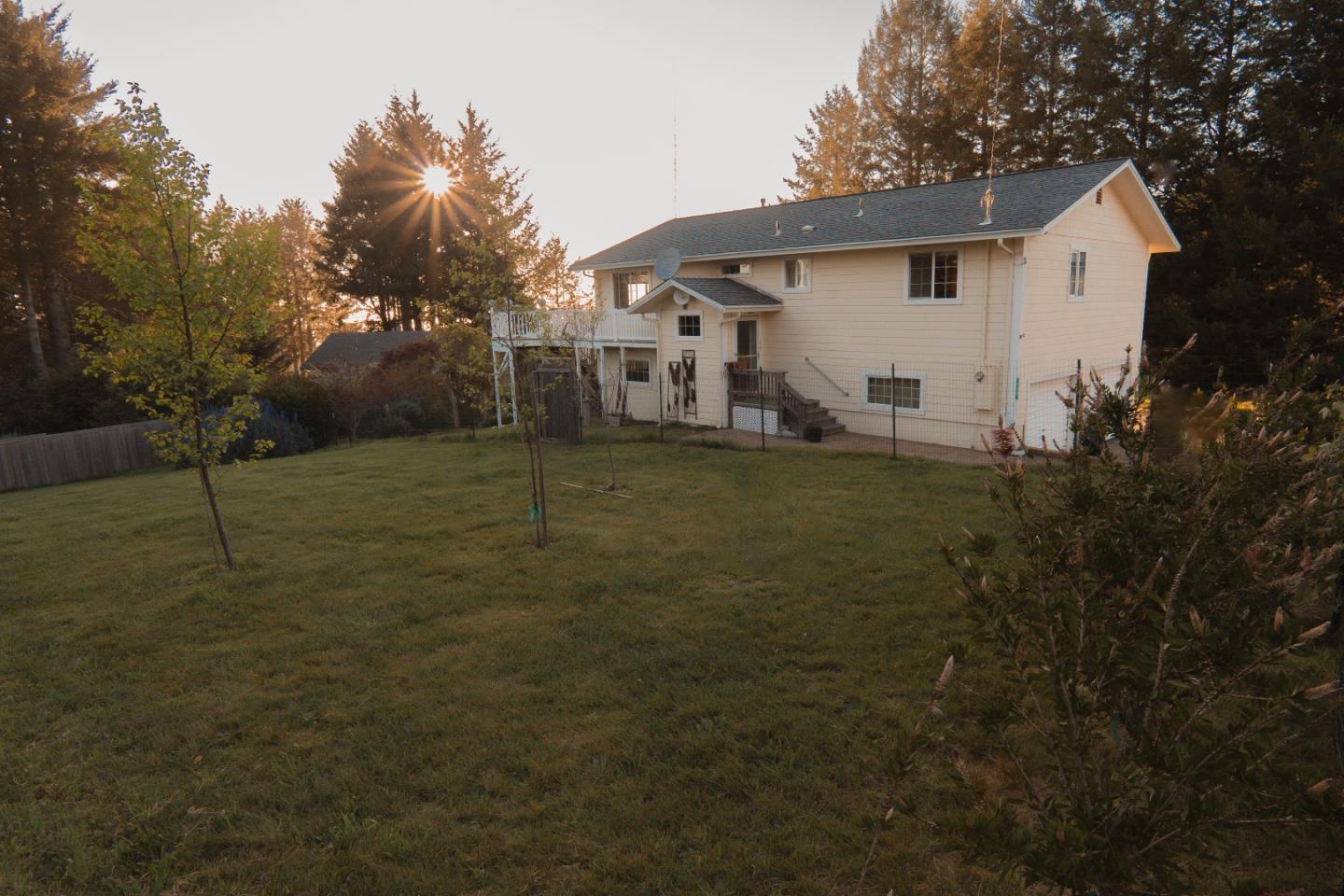 Detail Gallery Image 4 of 24 For 520 Redwood Rd, Whitethorn,  CA 95589 - 3 Beds | 2 Baths