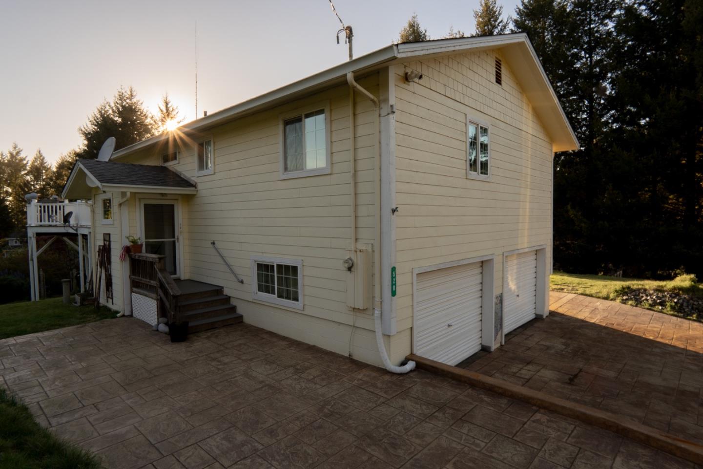 Detail Gallery Image 6 of 24 For 520 Redwood Rd, Whitethorn,  CA 95589 - 3 Beds | 2 Baths