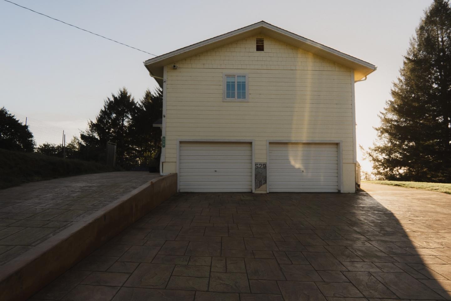 Detail Gallery Image 7 of 24 For 520 Redwood Rd, Whitethorn,  CA 95589 - 3 Beds | 2 Baths