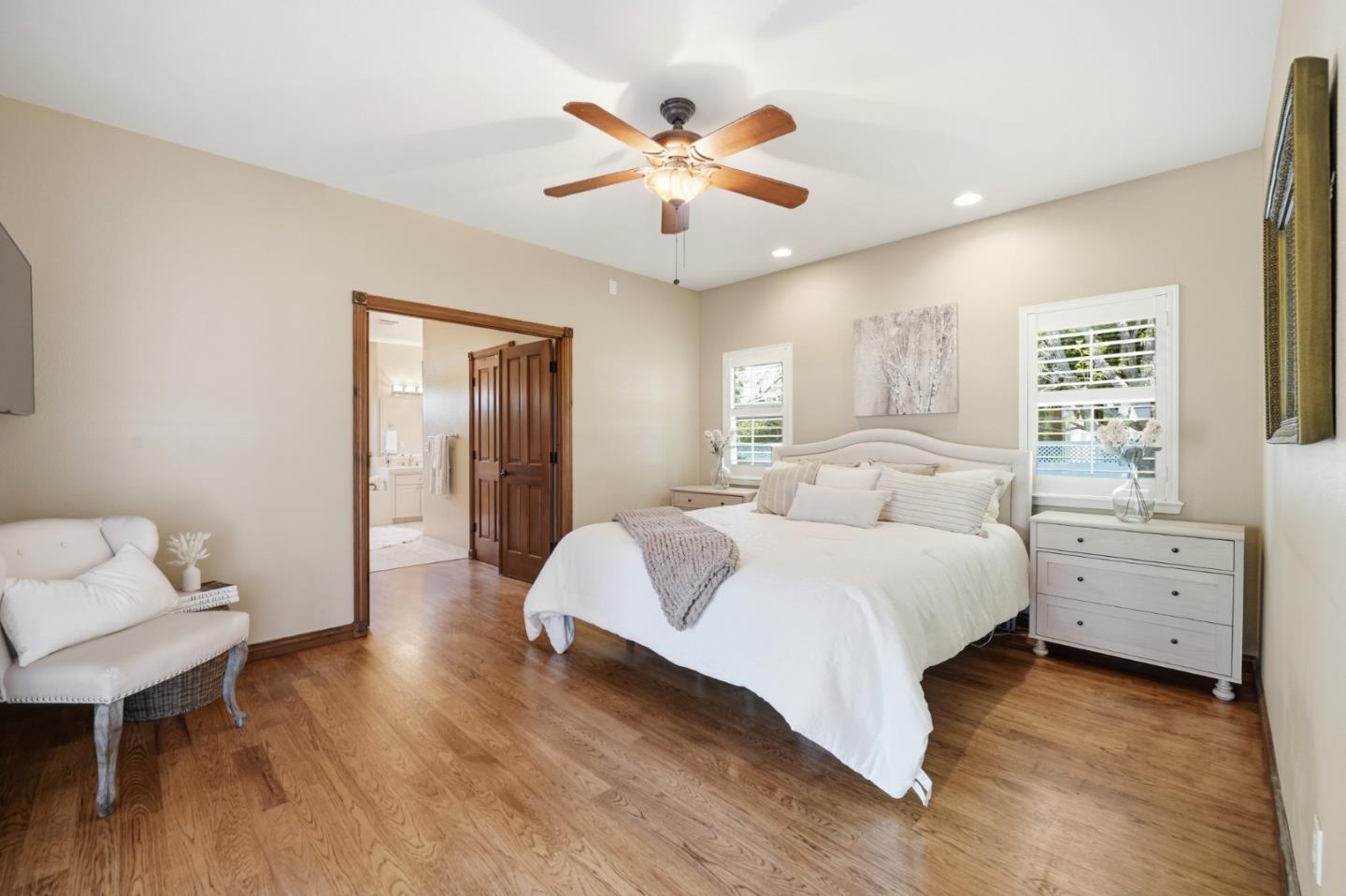 Detail Gallery Image 13 of 39 For 370 Union Hts, Hollister,  CA 95023 - 4 Beds | 3 Baths