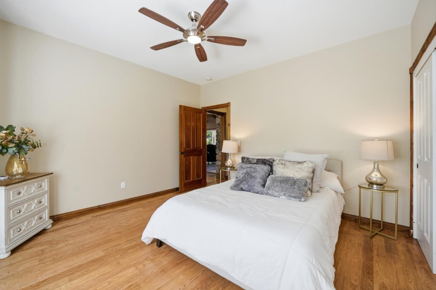 Detail Gallery Image 15 of 39 For 370 Union Hts, Hollister,  CA 95023 - 4 Beds | 3 Baths