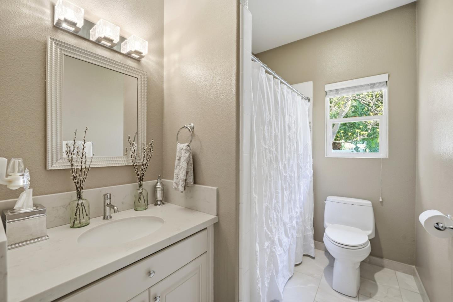 Detail Gallery Image 20 of 39 For 370 Union Hts, Hollister,  CA 95023 - 4 Beds | 3 Baths