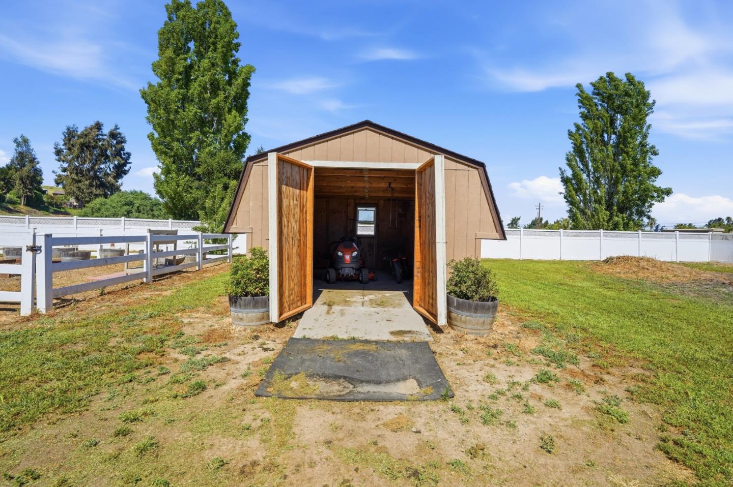 Detail Gallery Image 29 of 39 For 370 Union Hts, Hollister,  CA 95023 - 4 Beds | 3 Baths