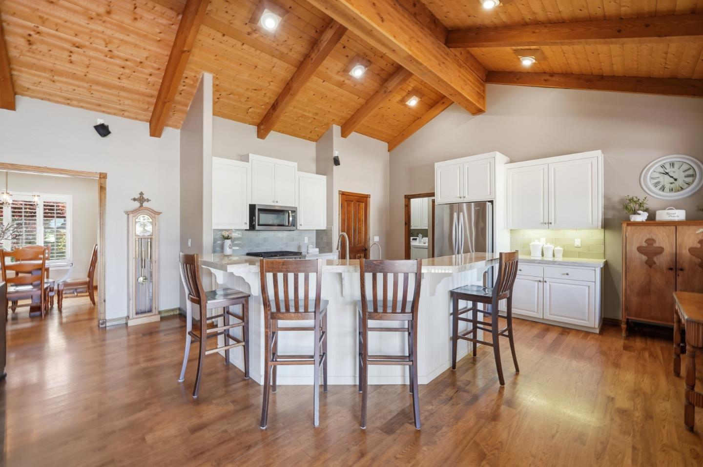 Detail Gallery Image 6 of 39 For 370 Union Hts, Hollister,  CA 95023 - 4 Beds | 3 Baths