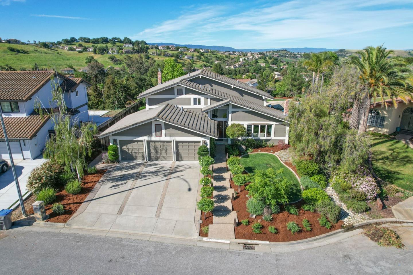 Detail Gallery Image 2 of 51 For 3047 High Meadow Ln, San Jose,  CA 95135 - 4 Beds | 3 Baths