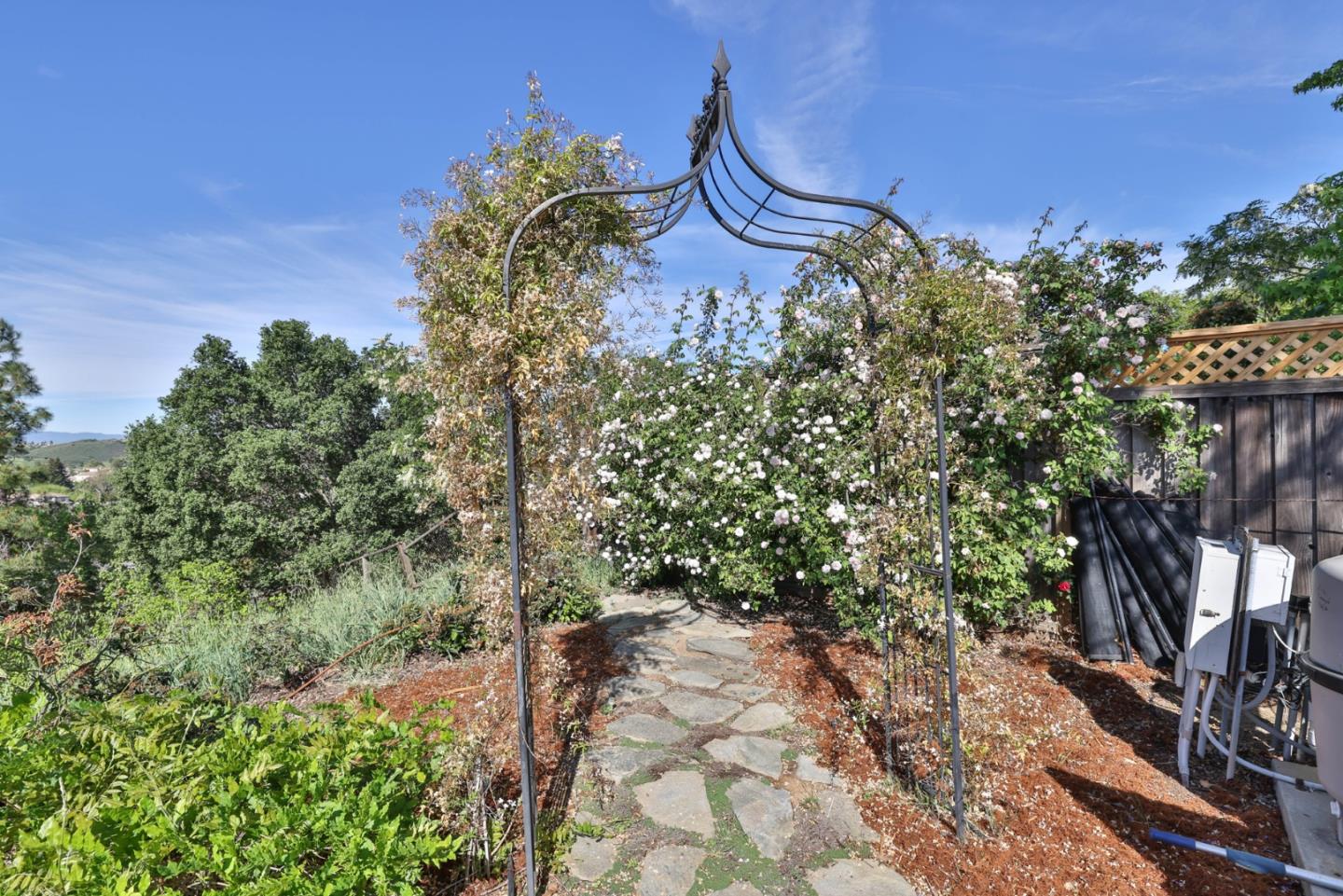 Detail Gallery Image 43 of 51 For 3047 High Meadow Ln, San Jose,  CA 95135 - 4 Beds | 3 Baths