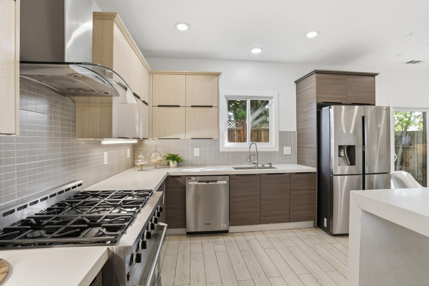 Detail Gallery Image 11 of 39 For 933 Felicidad Ct, San Jose,  CA 95117 - 4 Beds | 3 Baths