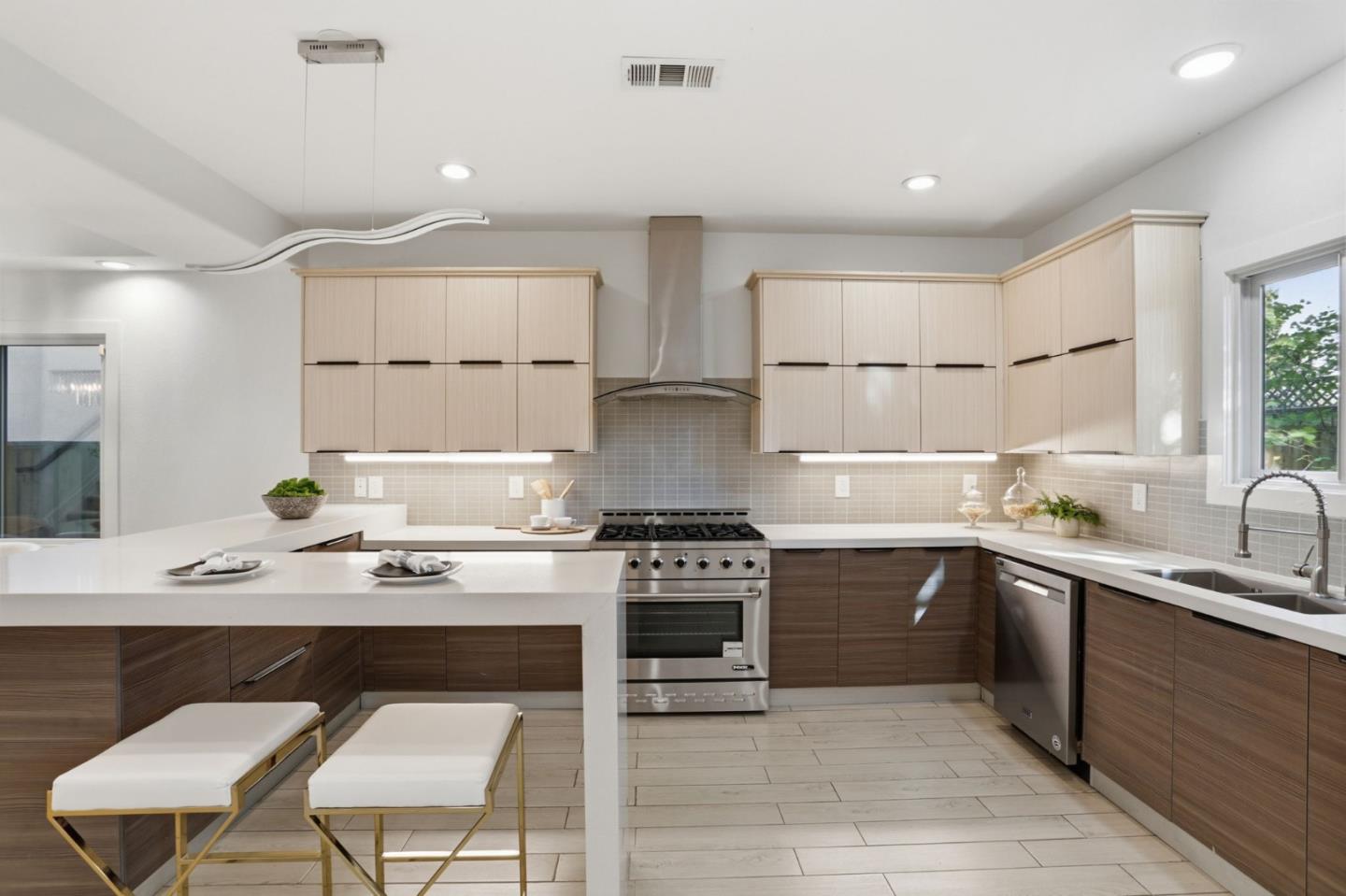 Detail Gallery Image 13 of 39 For 933 Felicidad Ct, San Jose,  CA 95117 - 4 Beds | 3 Baths