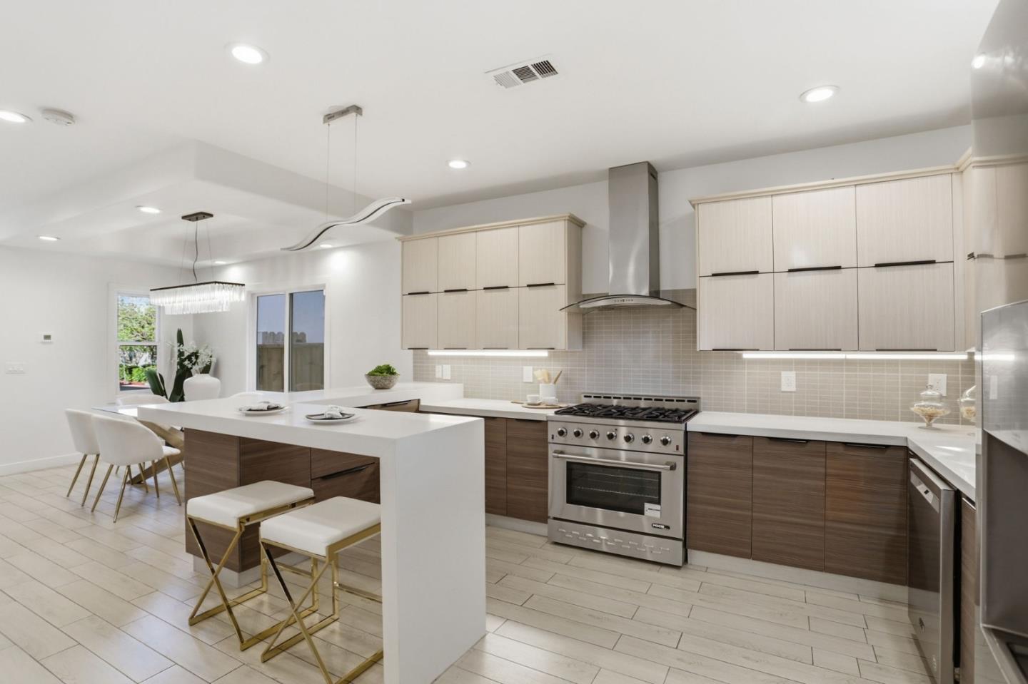 Detail Gallery Image 14 of 39 For 933 Felicidad Ct, San Jose,  CA 95117 - 4 Beds | 3 Baths