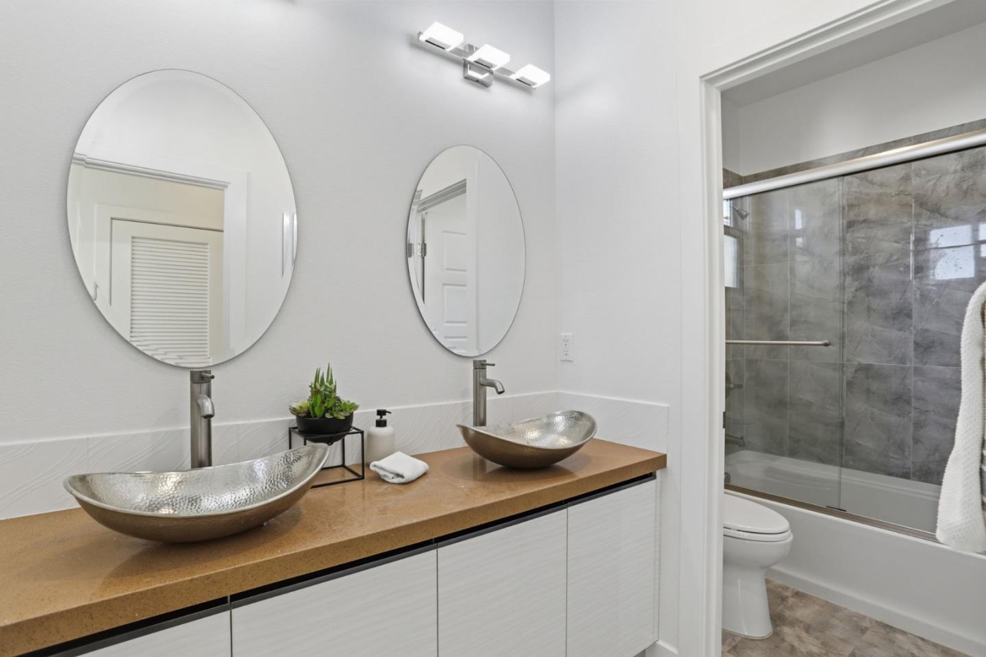 Detail Gallery Image 32 of 39 For 933 Felicidad Ct, San Jose,  CA 95117 - 4 Beds | 3 Baths