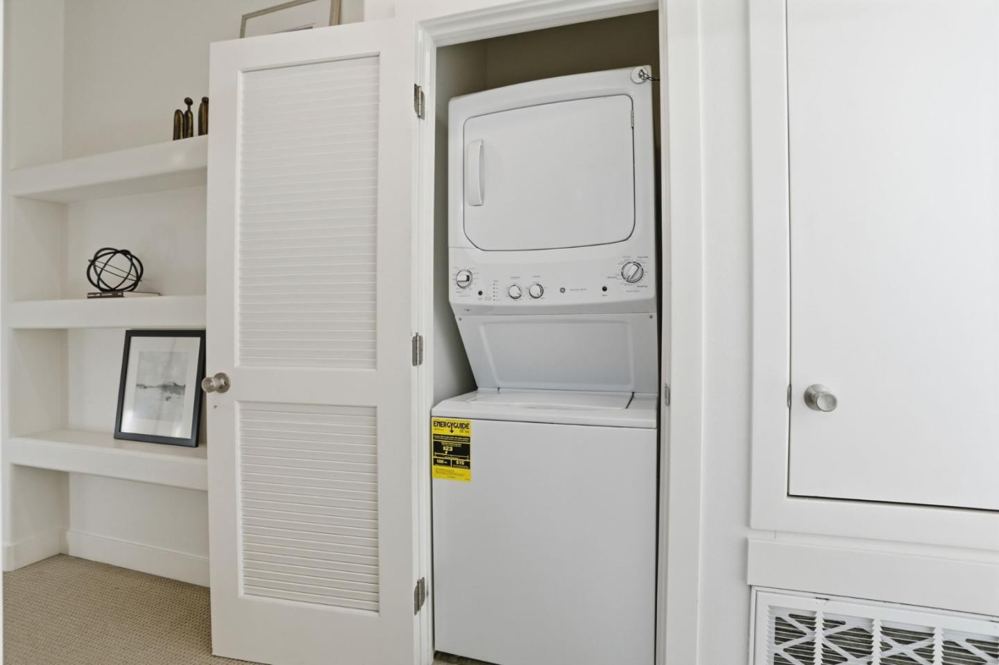 Detail Gallery Image 33 of 39 For 933 Felicidad Ct, San Jose,  CA 95117 - 4 Beds | 3 Baths