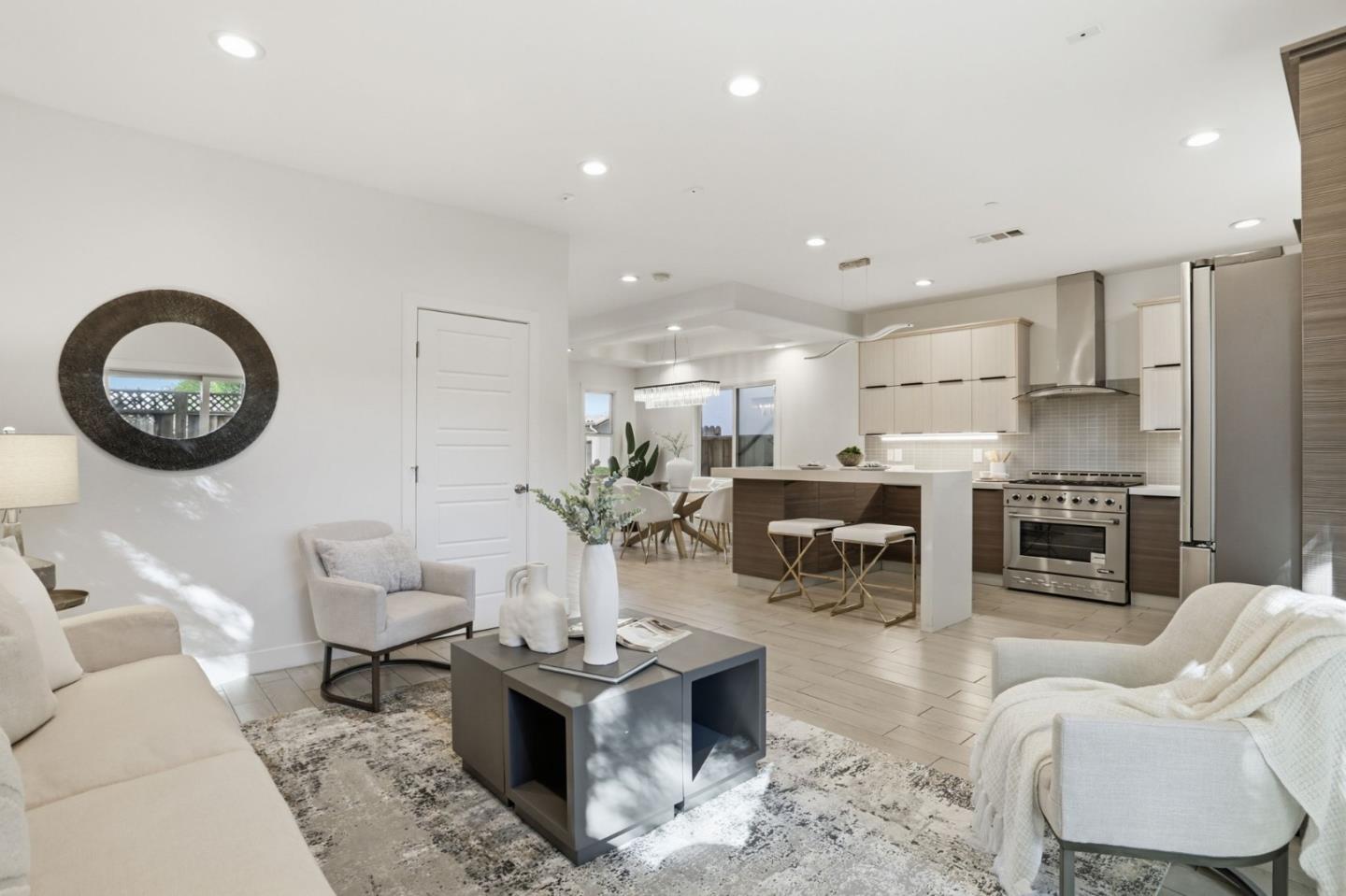 Detail Gallery Image 8 of 39 For 933 Felicidad Ct, San Jose,  CA 95117 - 4 Beds | 3 Baths