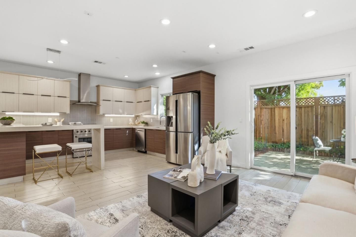 Detail Gallery Image 9 of 39 For 933 Felicidad Ct, San Jose,  CA 95117 - 4 Beds | 3 Baths