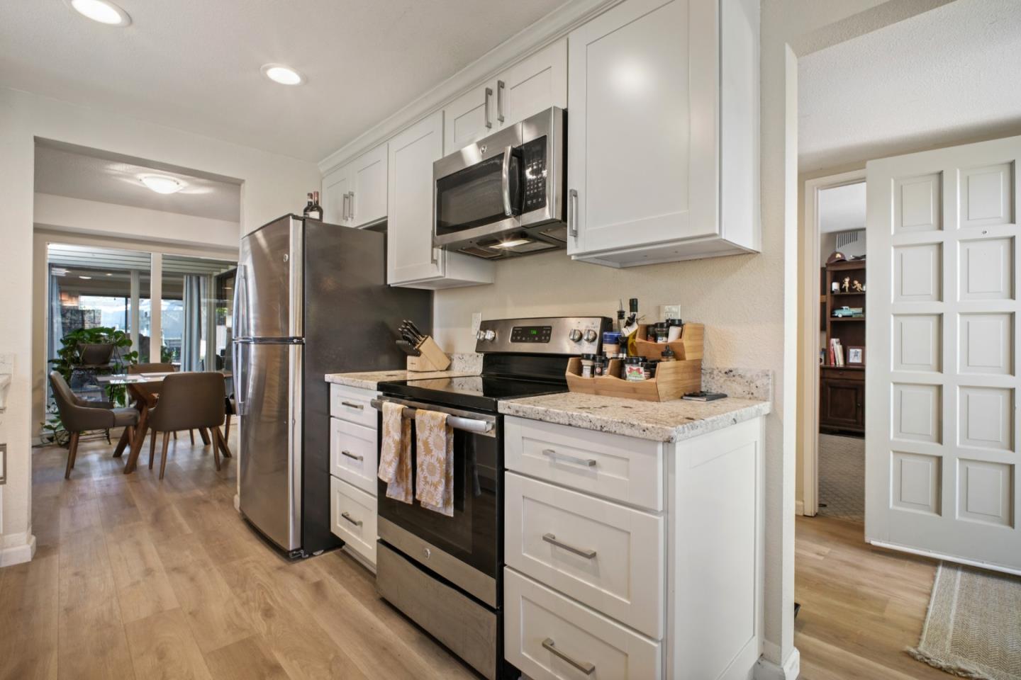 Detail Gallery Image 10 of 42 For 5311 Cribari Gln, San Jose,  CA 95135 - 2 Beds | 2 Baths