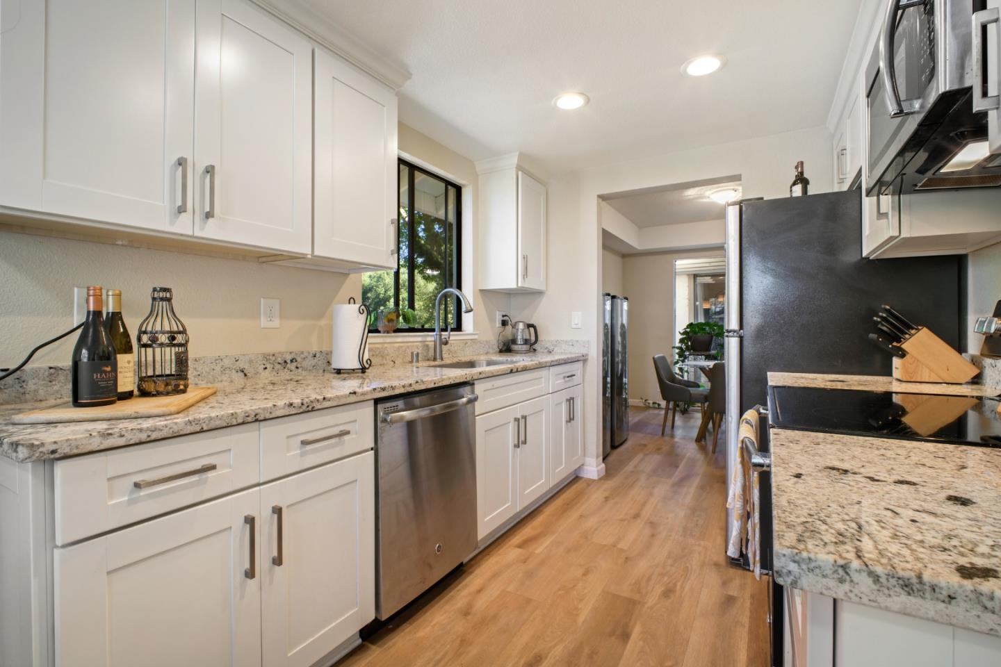 Detail Gallery Image 9 of 42 For 5311 Cribari Gln, San Jose,  CA 95135 - 2 Beds | 2 Baths