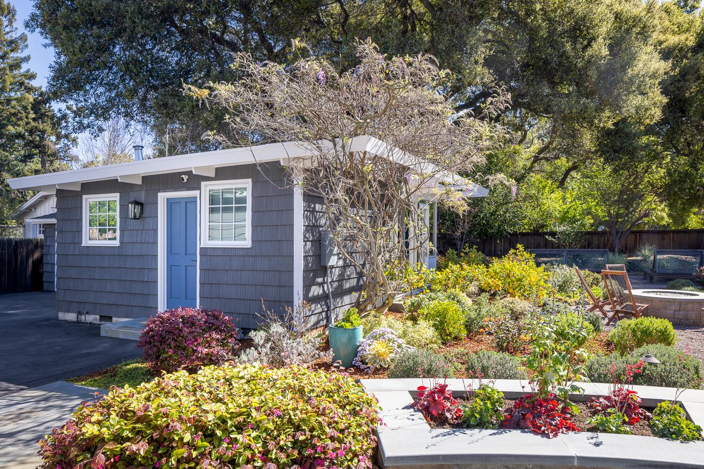 Detail Gallery Image 10 of 19 For 660 Menlo Oaks Dr, Menlo Park,  CA 94025 - 3 Beds | 2 Baths