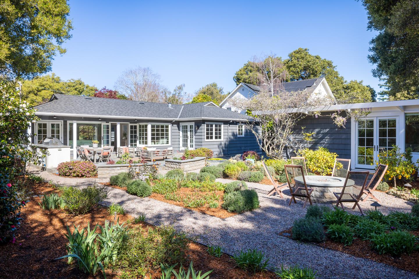 Detail Gallery Image 14 of 19 For 660 Menlo Oaks Dr, Menlo Park,  CA 94025 - 3 Beds | 2 Baths