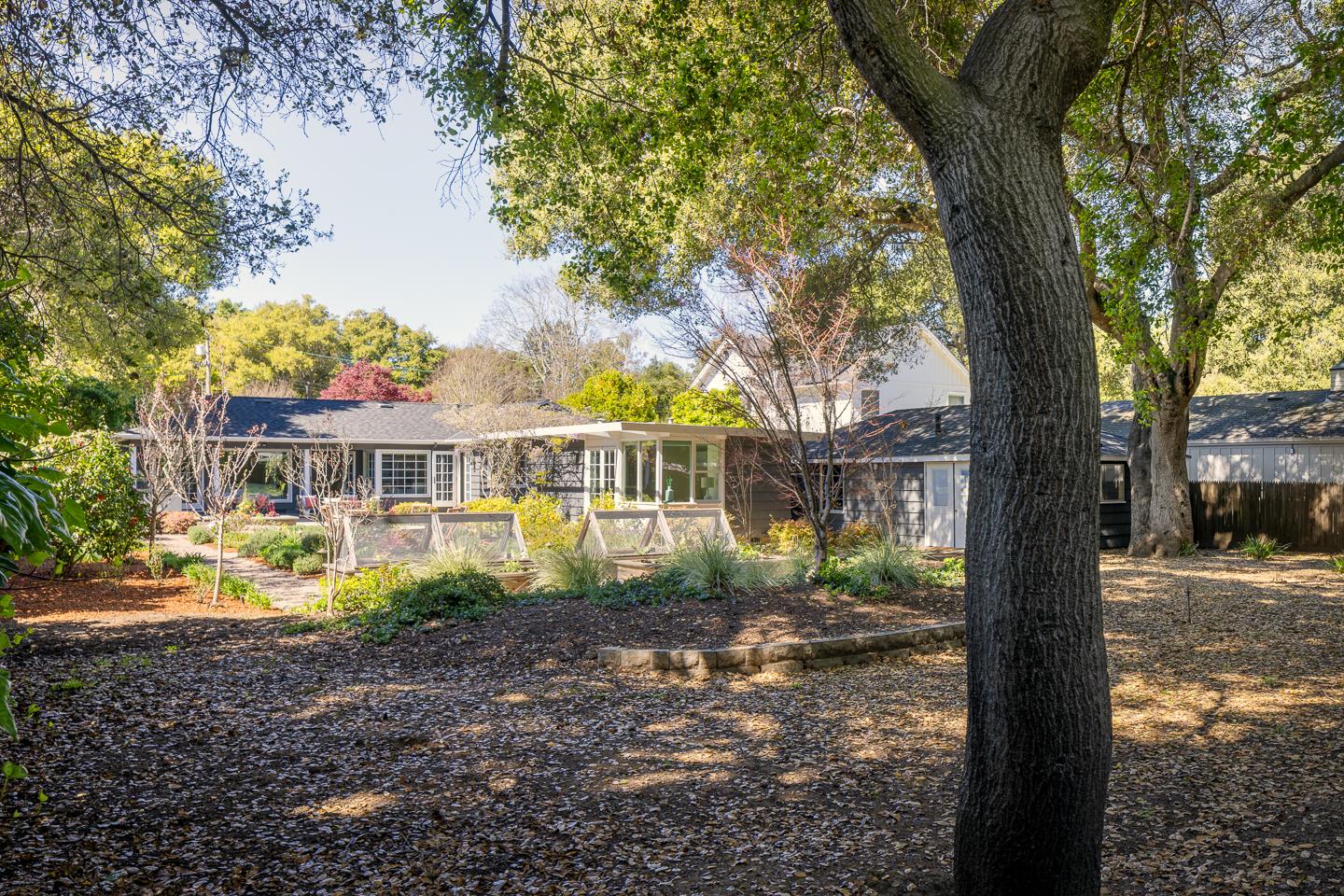 Detail Gallery Image 17 of 19 For 660 Menlo Oaks Dr, Menlo Park,  CA 94025 - 3 Beds | 2 Baths