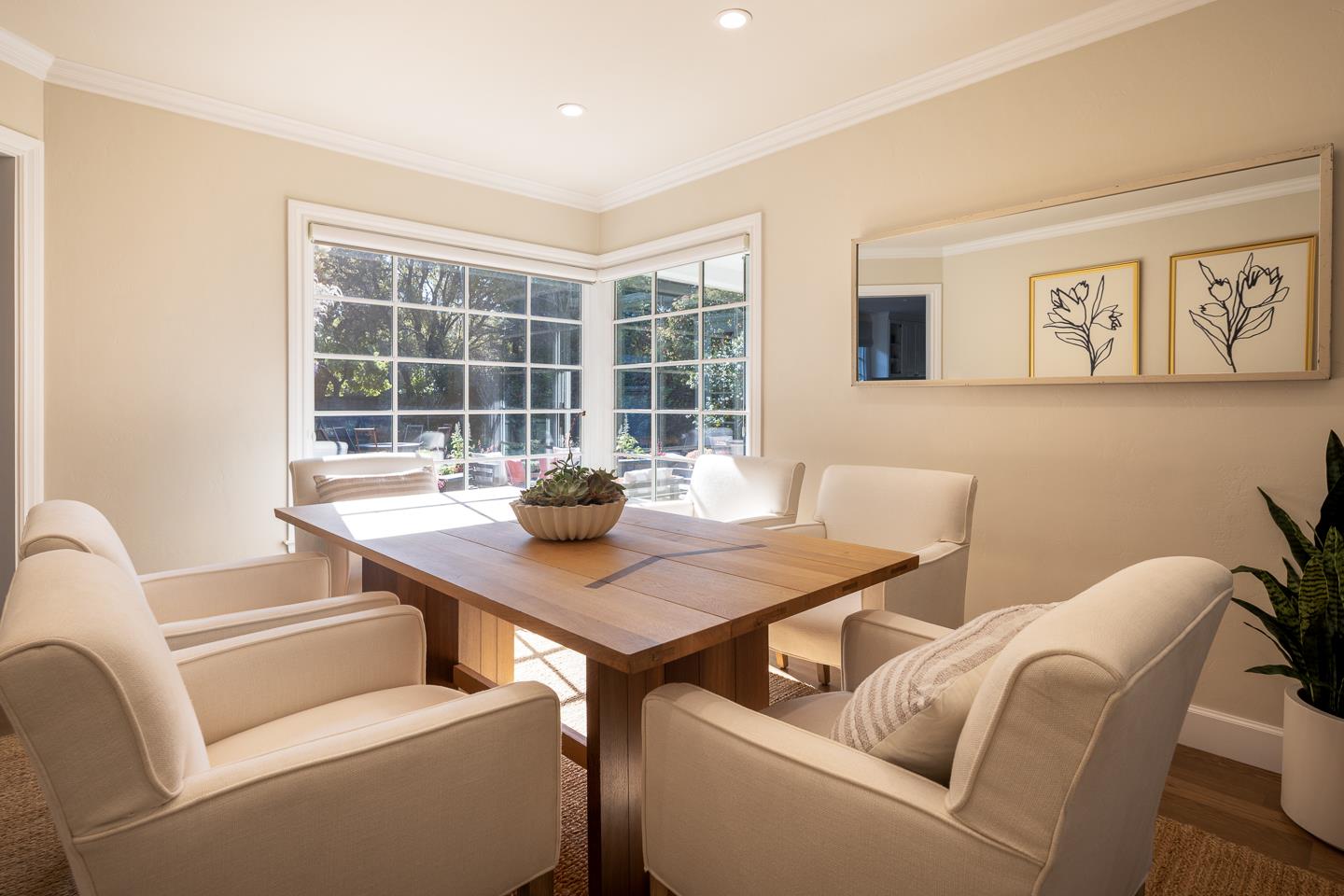 Detail Gallery Image 3 of 19 For 660 Menlo Oaks Dr, Menlo Park,  CA 94025 - 3 Beds | 2 Baths