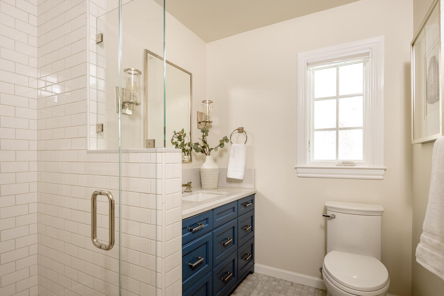 Detail Gallery Image 8 of 19 For 660 Menlo Oaks Dr, Menlo Park,  CA 94025 - 3 Beds | 2 Baths