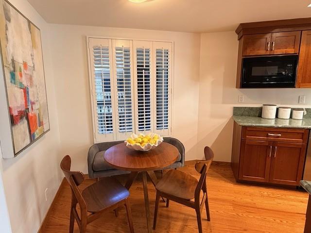 Detail Gallery Image 11 of 20 For 300 Sand Hill Cir #301,  Menlo Park,  CA 94025 - 3 Beds | 2 Baths