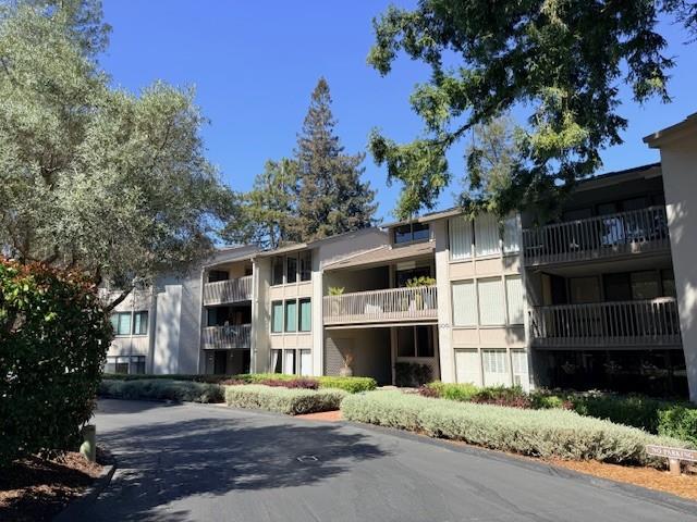 Detail Gallery Image 2 of 20 For 300 Sand Hill Cir #301,  Menlo Park,  CA 94025 - 3 Beds | 2 Baths